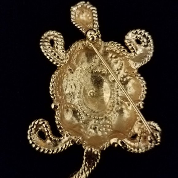 Vintage Gold Tone Metal Rope Filigree Turtle Brooch -Unsigned Napier Style - Picture 3 of 3